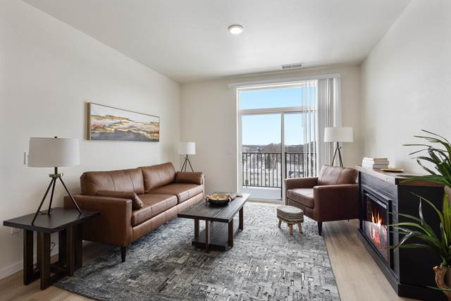 Silver Lake Crossing Apartments